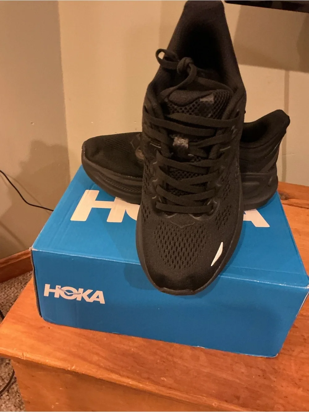 Hoka One Bondi 9 Women’s 7 triple black. 1162012